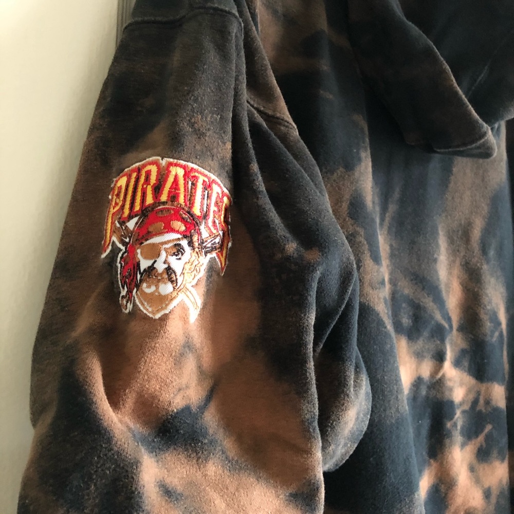 Vintage Bleached Pirates Hoodie - Picture 9 of 13